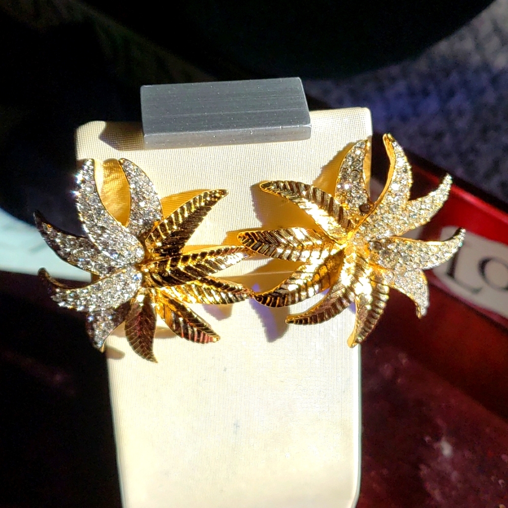 Vintage, goldtone & rhinestone earrings
